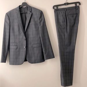 Express Men’s Lightweight Plaid Gray Slim Fit Photographer Suit